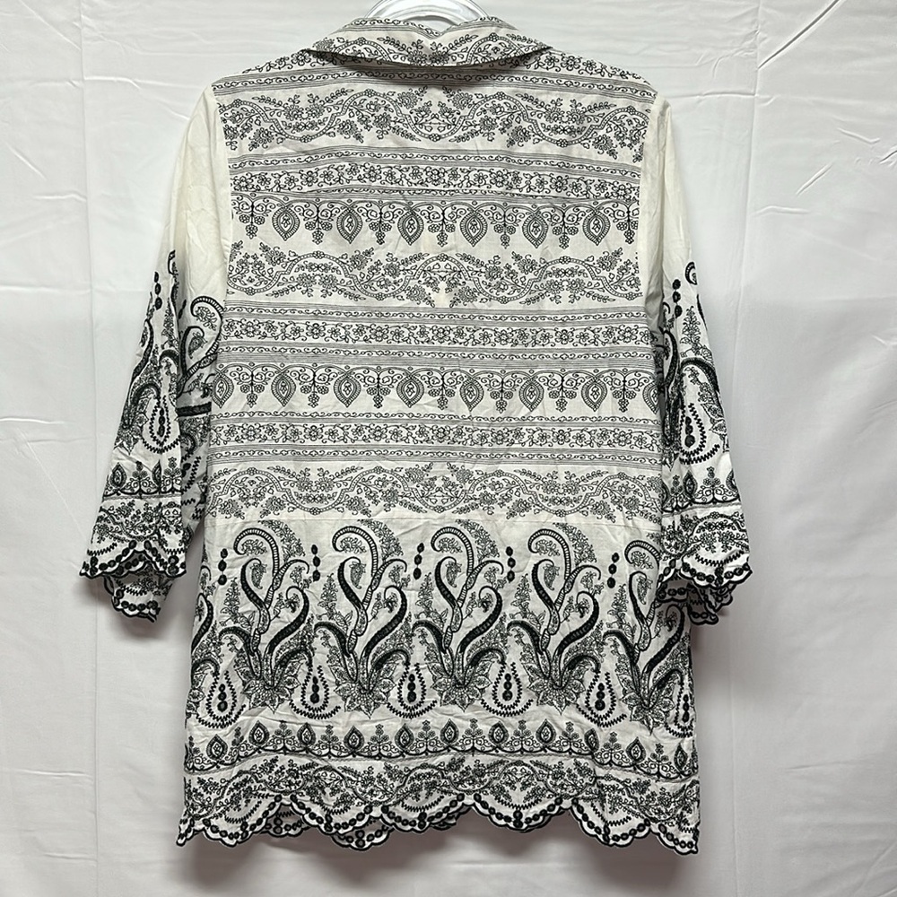NWT Chico's Black & White Embroidered Paisley Tunic Top Size M - Picture 4 of 4